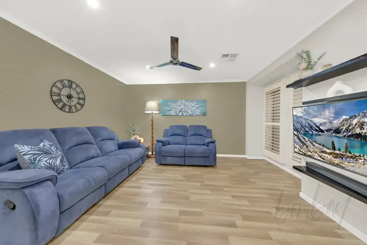 Fifth view of Homely house listing, 10 Dampier Close, Craigieburn VIC 3064