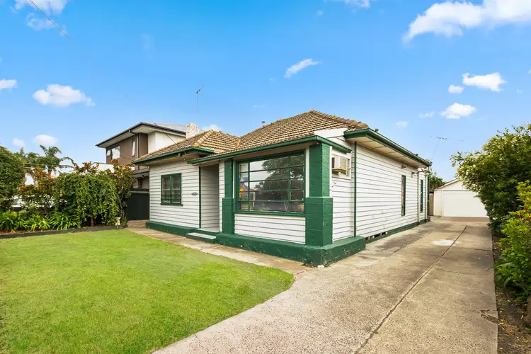 32 Eames Avenue, Brooklyn VIC 3012