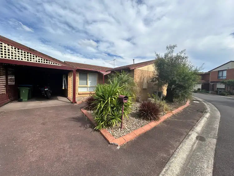 2 Warren Close