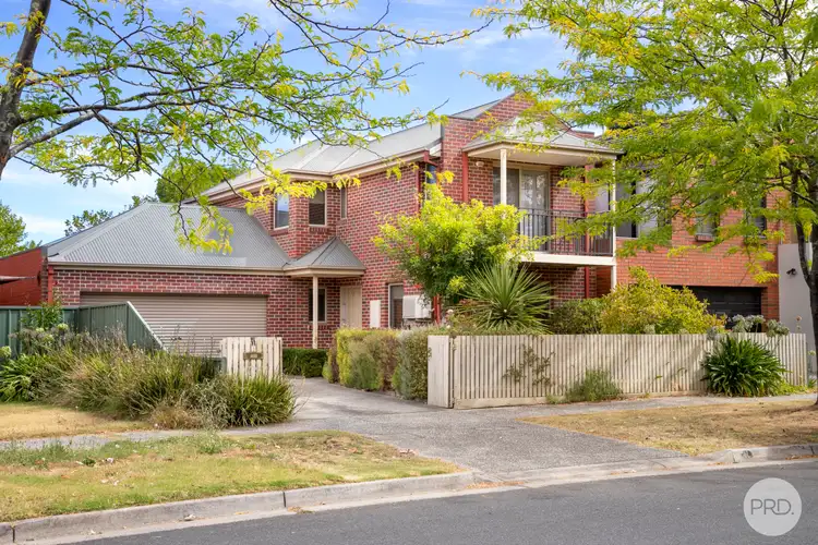 11 Ayrvale Avenue, Lake Gardens VIC 3355