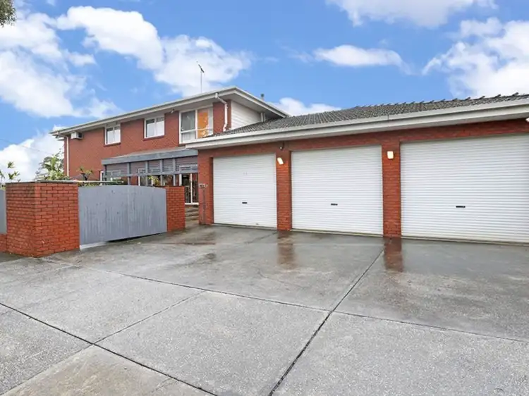 11 PICKETT  CRESCENT, Belmont VIC 3216
