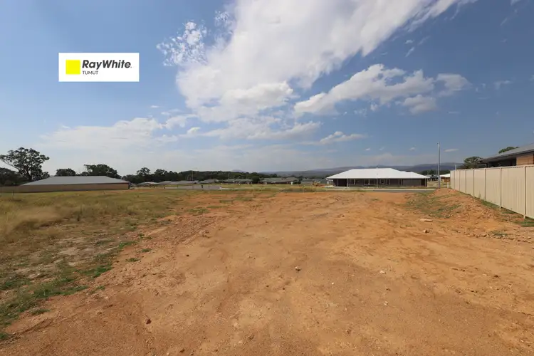 33 Weeden Place, Tumut NSW 2720