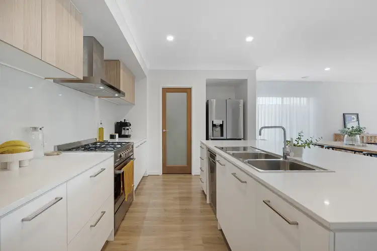 Second view of Homely house listing, 52 Yaralla Circuit, Clyde VIC 3978