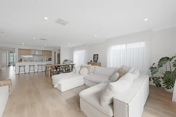 Fifth view of Homely house listing, 52 Yaralla Circuit, Clyde VIC 3978
