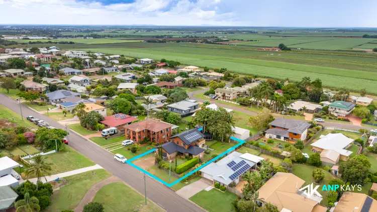 Second view of Homely house listing, 8 Bayview Terrace, Qunaba QLD 4670