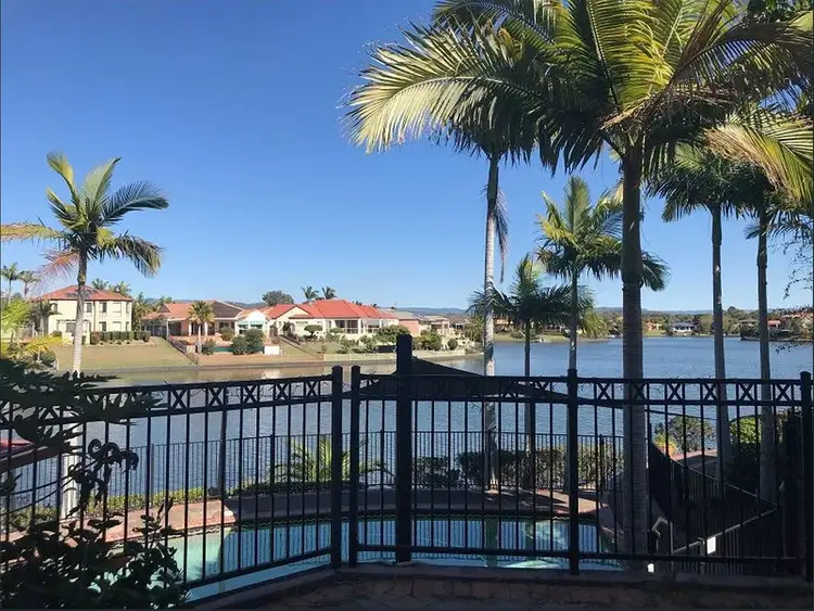 2 Beachcomber Court