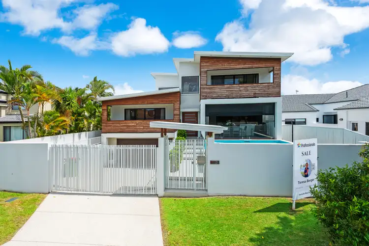 31 Edinburgh Road, Benowa Waters QLD 4217