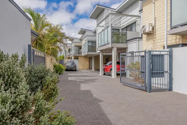 6/38 Orpington Street, Cloverdale WA 6105