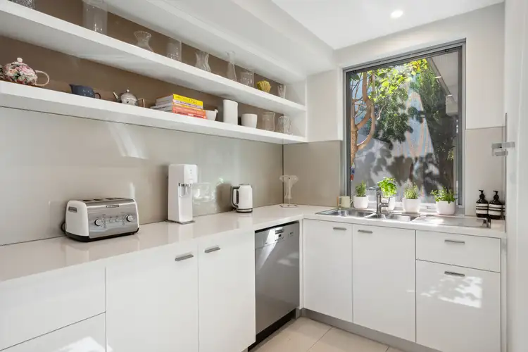 Sixth view of Homely house listing, 2 Madras Link, North Coogee WA 6163