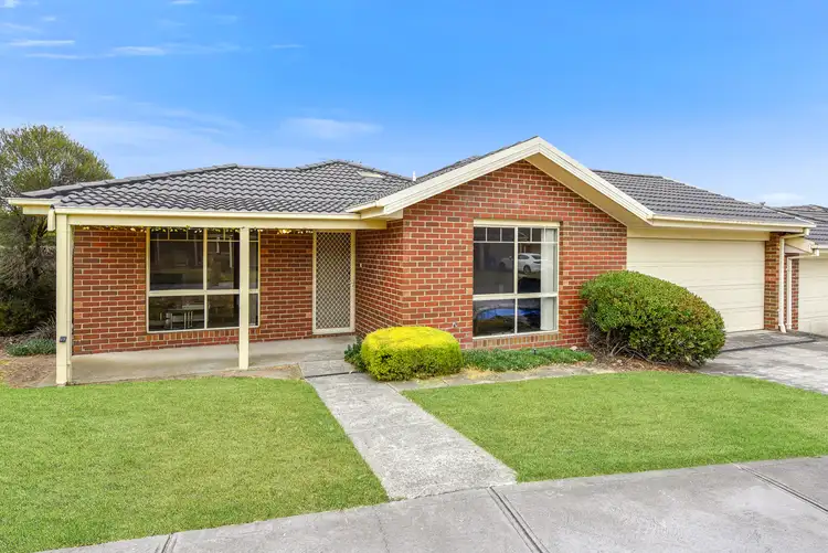 11/4 Paydon Way, Hampton Park VIC 3976