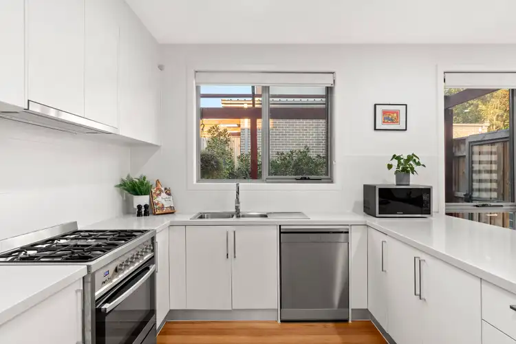 Fifth view of Homely townhouse listing, 2/20 Ferguson Street, Macleod VIC 3085