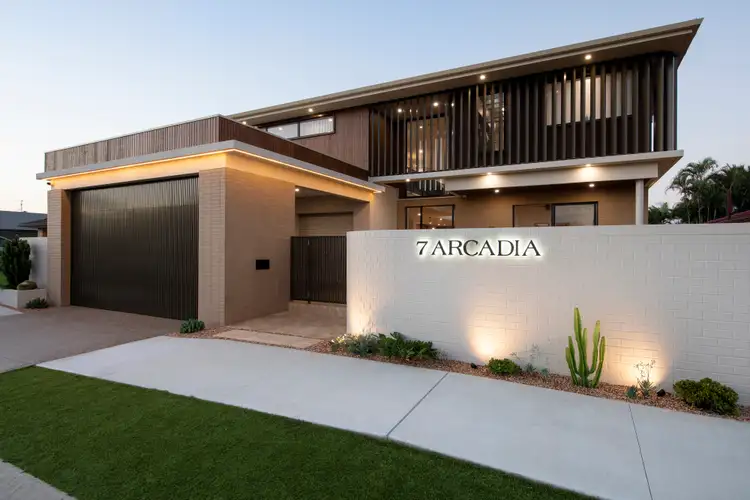 7 Arcadia Drive, Mermaid Waters QLD 4218