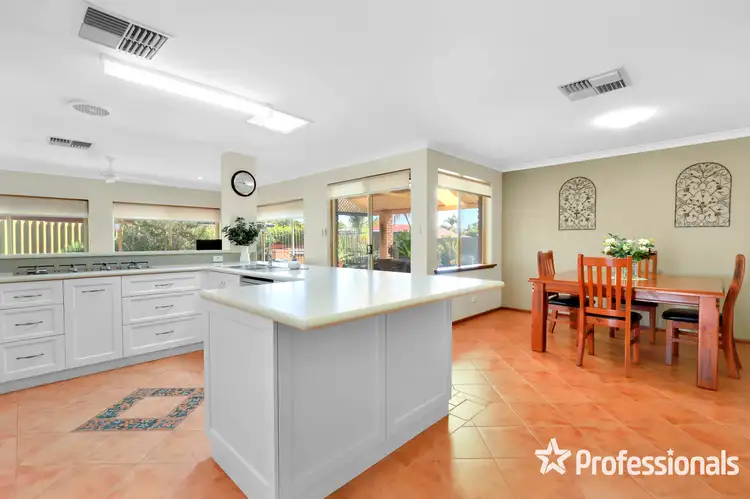 31 Lakesend Road, Thornlie WA 6108