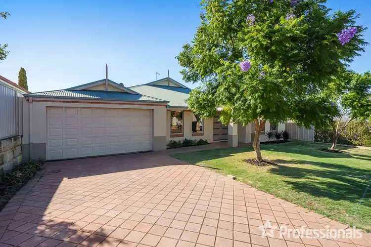 8 Narrien Loop, Hocking WA 6065