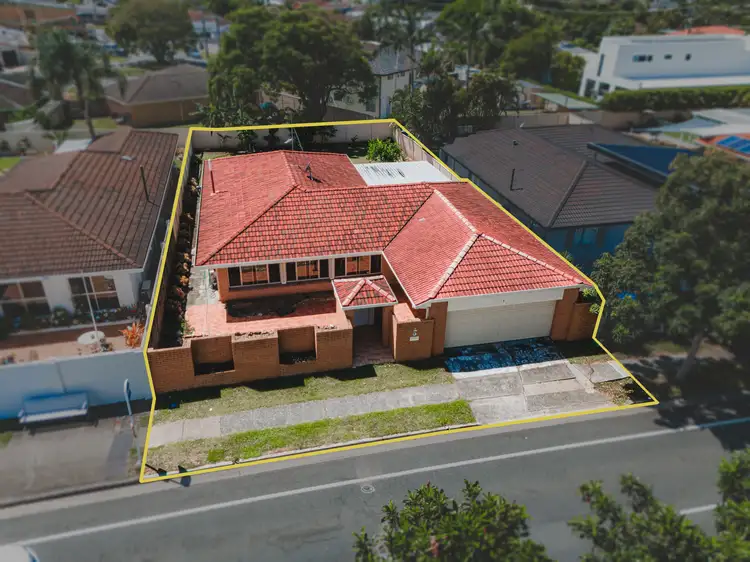 110 Sunshine Boulevard, Mermaid Waters QLD 4218