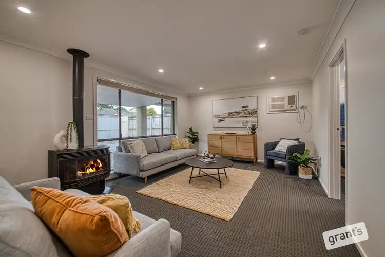 Fifth view of Homely house listing, 2 Bligh Close, Cranbourne North VIC 3977