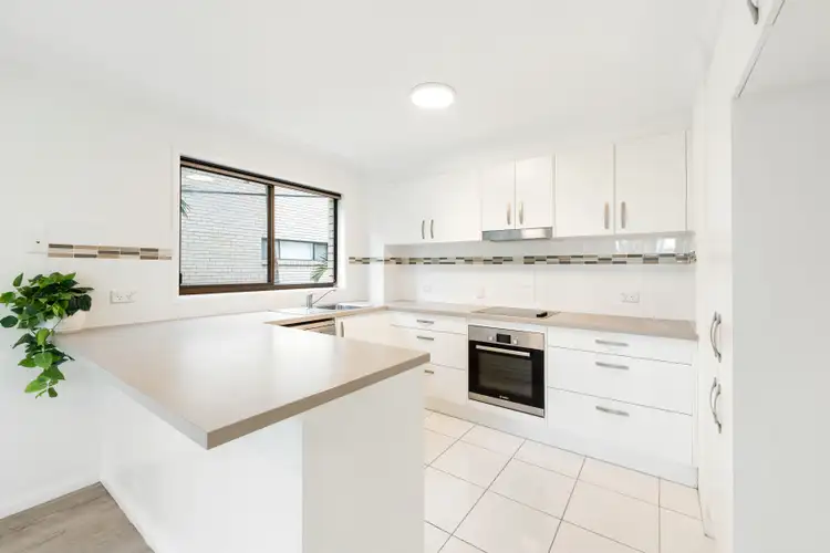 Sixth view of Homely apartment listing, 4/92 Stanhill Drive, Chevron Island QLD 4217