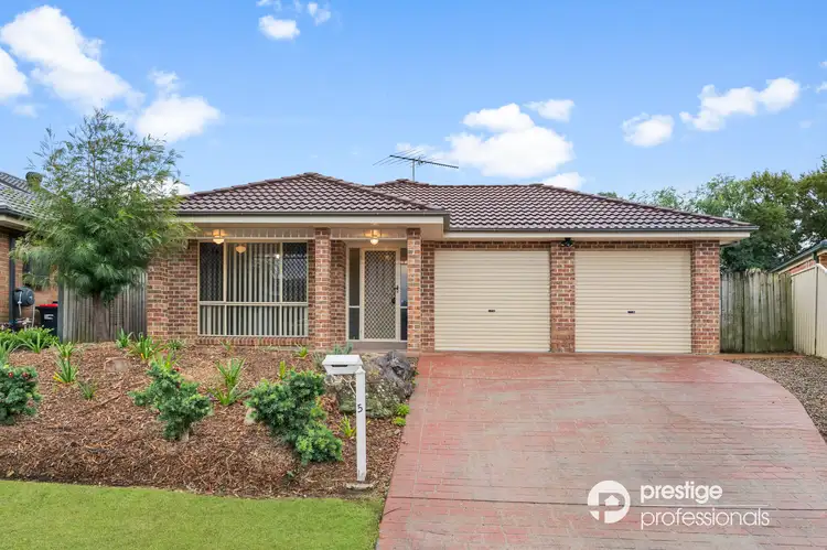 5 Paroo Court, Wattle Grove NSW 2173