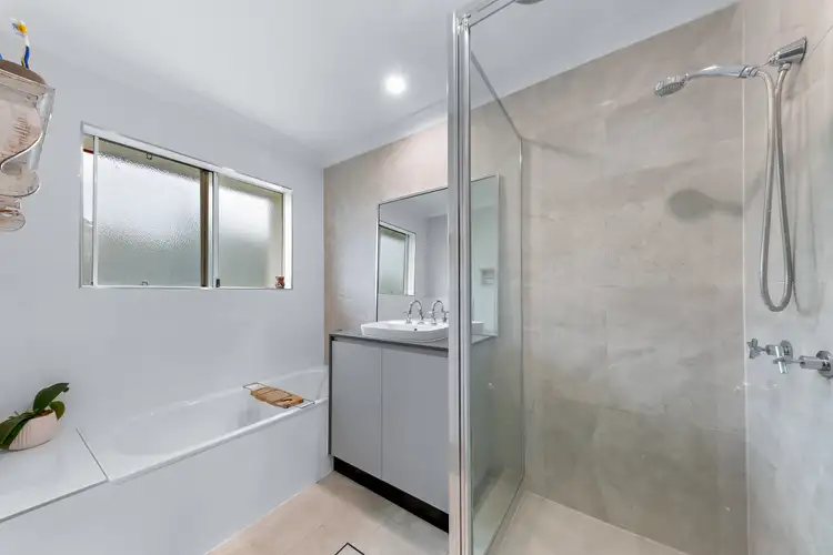 Sixth view of Homely semi-detached listing, 1/11 Sunset Drive, Jubilee Pocket QLD 4802