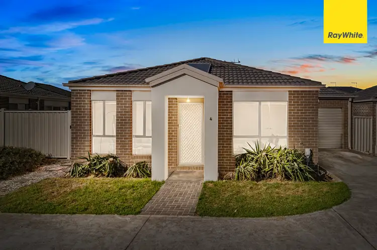 4/3 Austin Place, Melton South VIC 3338