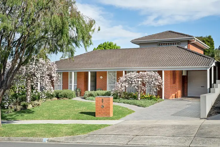 18 Old Orchard Drive, Wantirna South VIC 3152