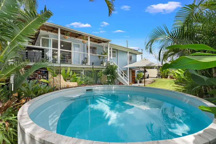 11 Ridgeway Avenue, Southport QLD 4215