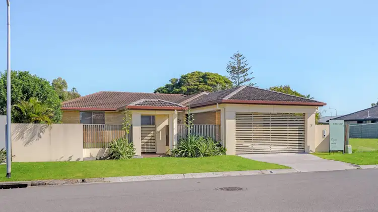 7 Southerly Street, Mermaid Waters QLD 4218