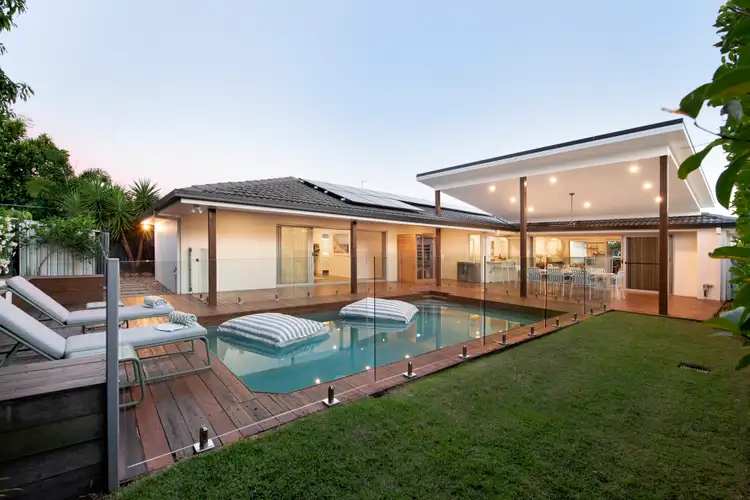 16 Firmin Court, Mermaid Waters QLD 4218