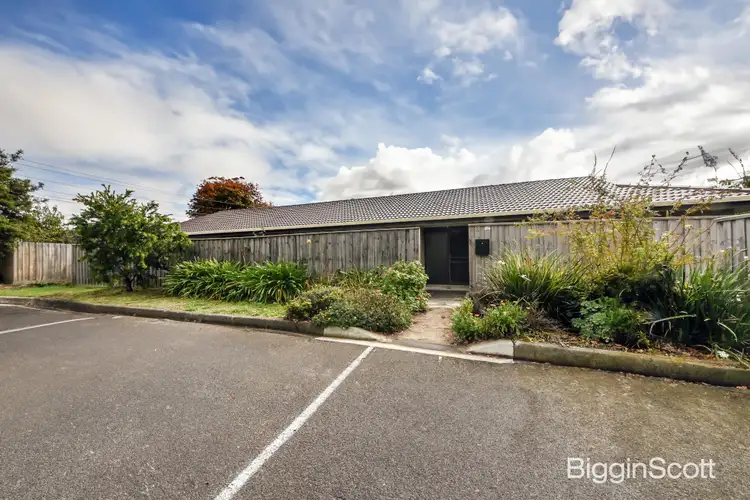 33 Fernvale Crescent, Wheelers Hill VIC 3150