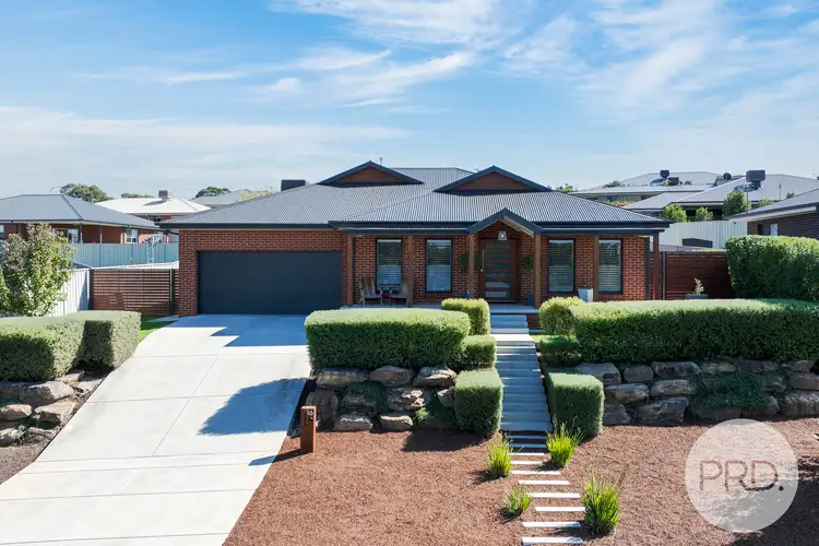 16 Sunvale Crescent, Estella NSW 2650