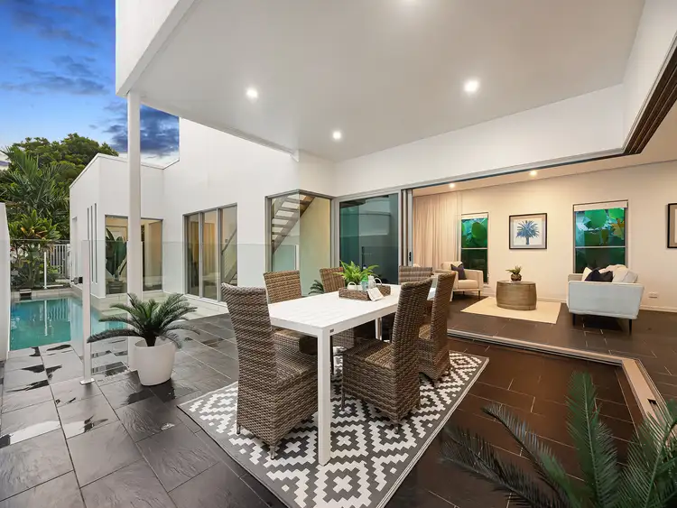 14 Barbuda Circuit, Kawana Island QLD 4575