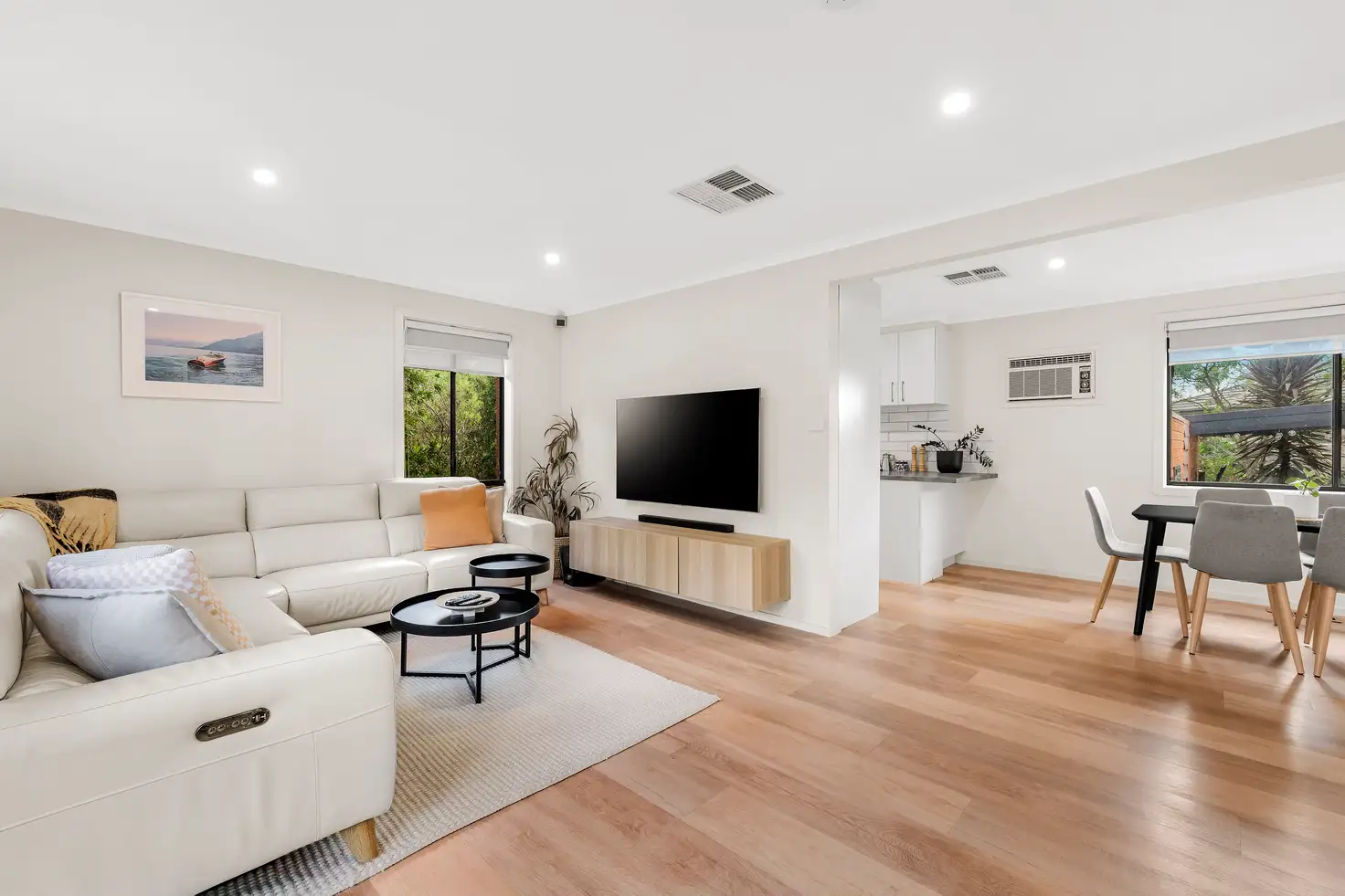 Main view of Homely unit listing, 10/93 Martins Lane, Viewbank VIC 3084