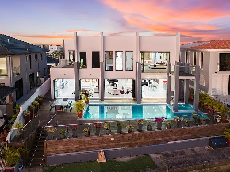 42 The Sovereign Mile, Sovereign Islands QLD 4216