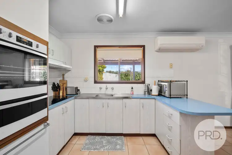Sixth view of Homely house listing, 2 Tura Place, Glenfield Park NSW 2650