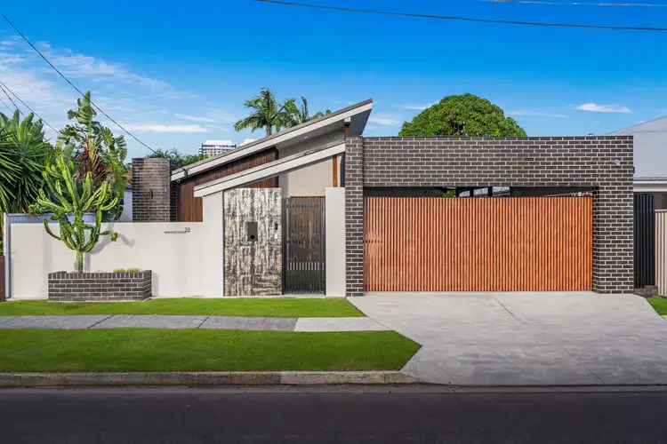 39 Ashgrove Avenue, Runaway Bay QLD 4216