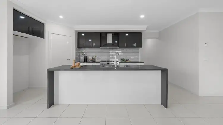 14 Holbrook Crescent, Kalkallo VIC 3064