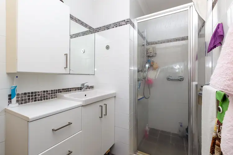 Seventh view of Homely house listing, 2 Argyll Close, Camillo WA 6111