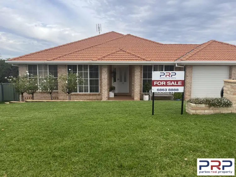 8 Glenburnie Close, Parkes NSW 2870