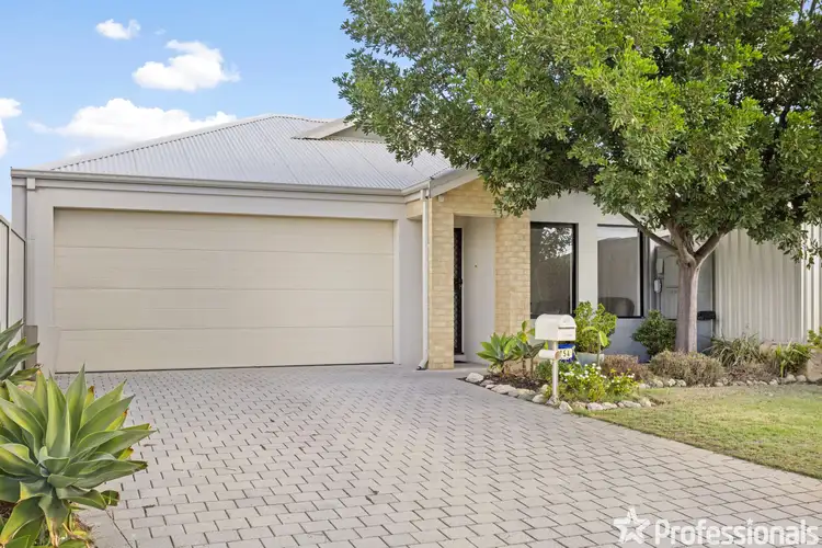 154 Shiraz Blvd, Pearsall WA 6065