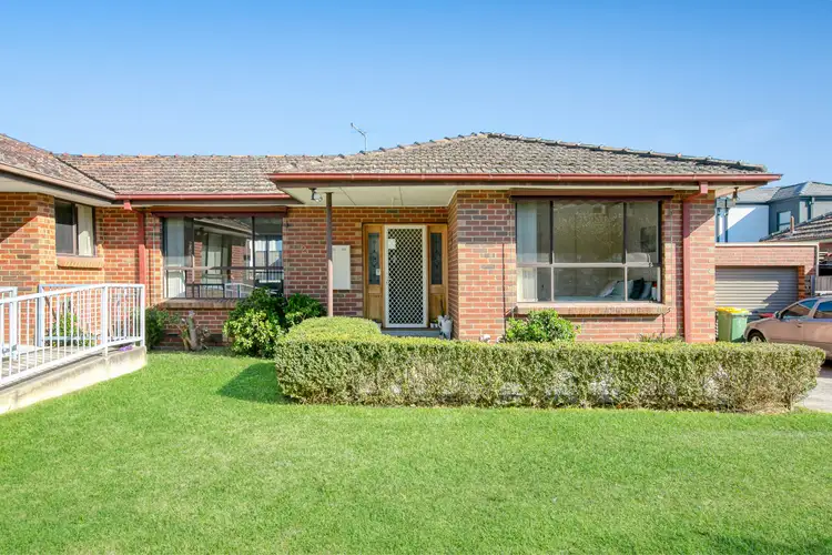 Main view of Homely unit listing, 2/5 Barry Street, Reservoir VIC 3073