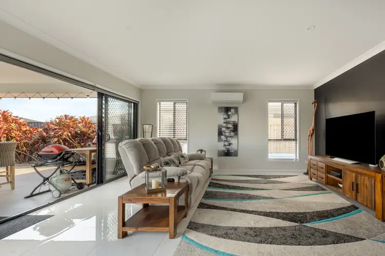 Fifth view of Homely house listing, 2 Lady Guinevere Circuit, Murrumba Downs QLD 4503