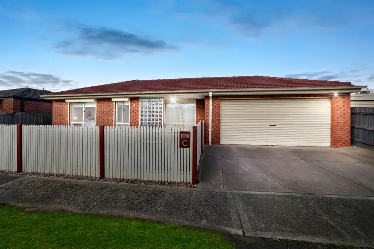 8 Ironbark Close, Hampton Park VIC 3976