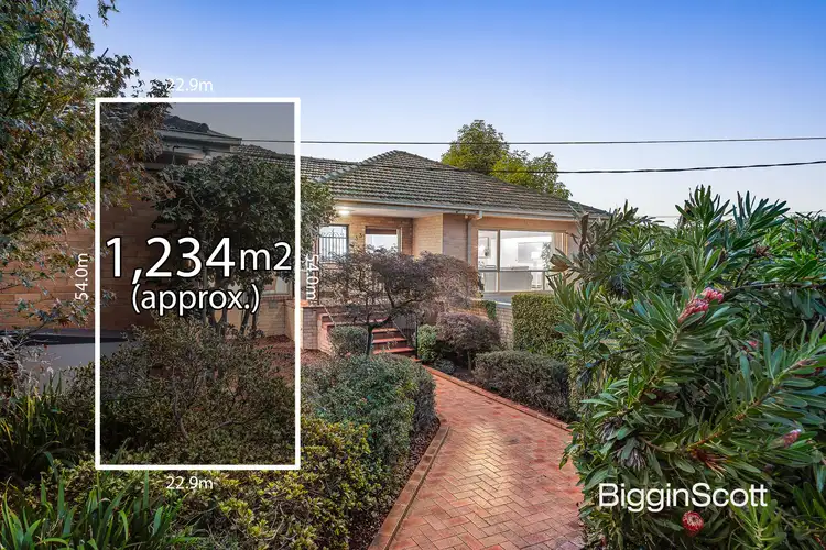 33 Mackintosh Road, Wheelers Hill VIC 3150