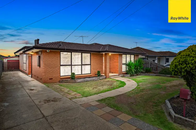 8 Francis Street, Melton South VIC 3338