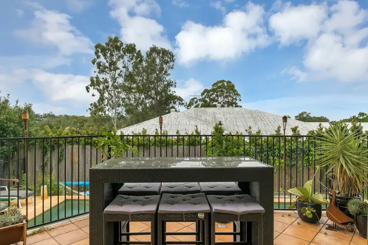 11 Scenic Road, Kenmore QLD 4069