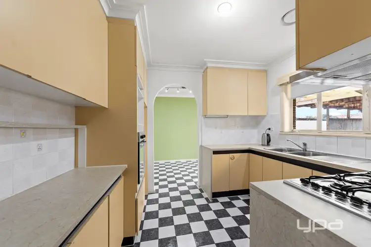 Fifth view of Homely house listing, 2 Beccles Court, St Albans VIC 3021