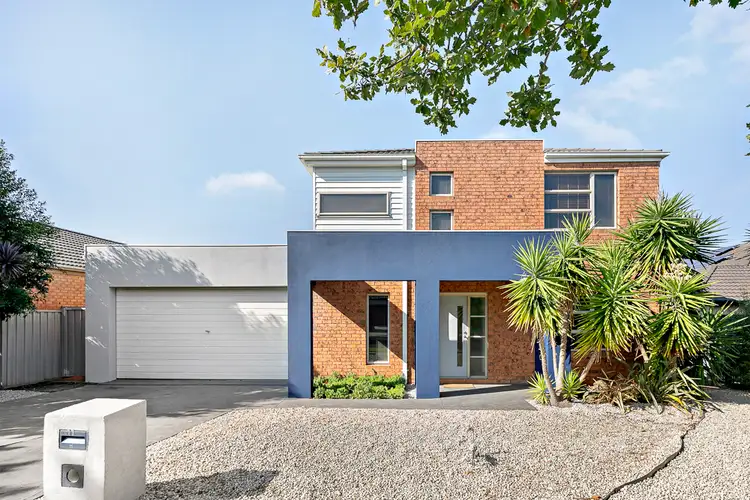 11 Oakview Parade, Caroline Springs VIC 3023