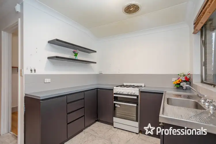 Fifth view of Homely house listing, 10 Beechcroft Place, Camillo WA 6111