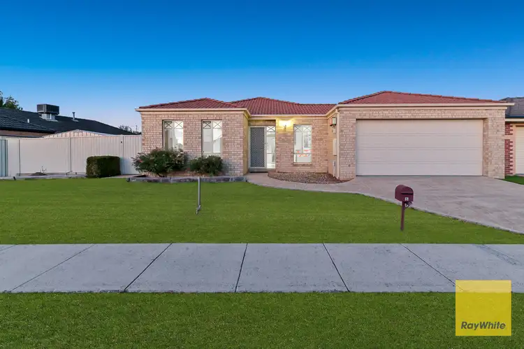 6 Gatehouse Parade, Cranbourne East VIC 3977
