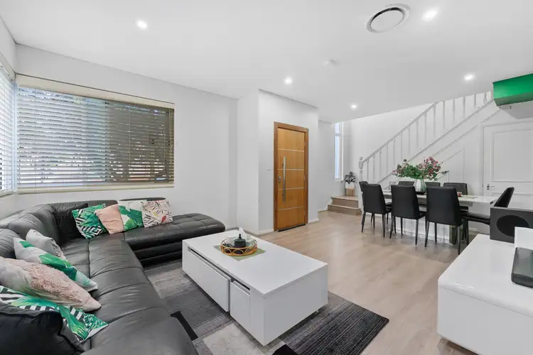 3/75 Hampton Court Rd, Carlton NSW 2218